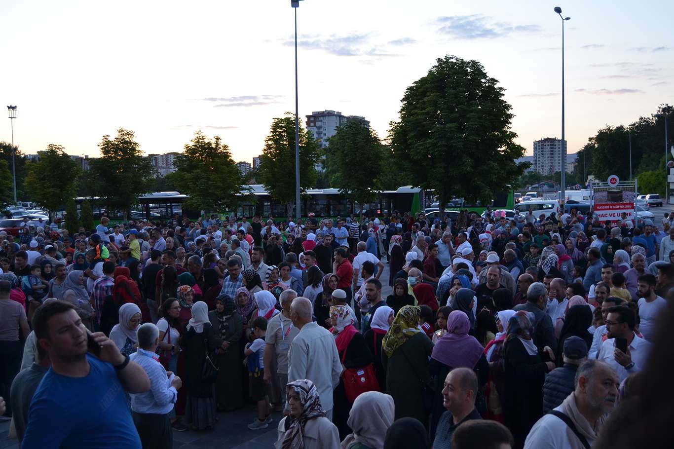 Kayseri’den hacı adayları kutsal topraklara dualarla uğurlandı Kayseri’den hacı adayları kutsal topraklara dualarla uğurlandı